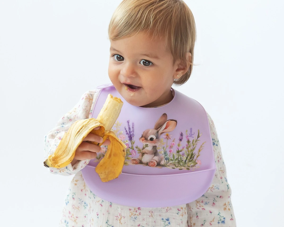 Babero Silicona Conejito Lavanda Kiokids - Imagen 3