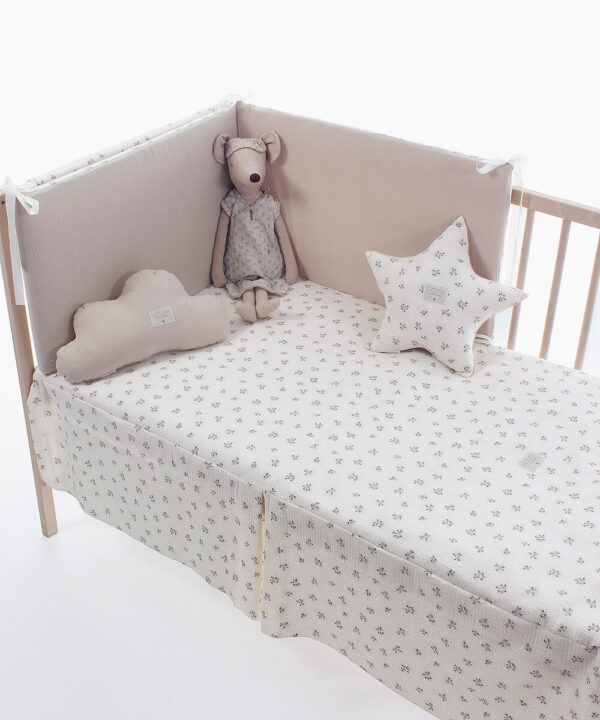 Colcha y Protector Cuna Graciela Uzturre