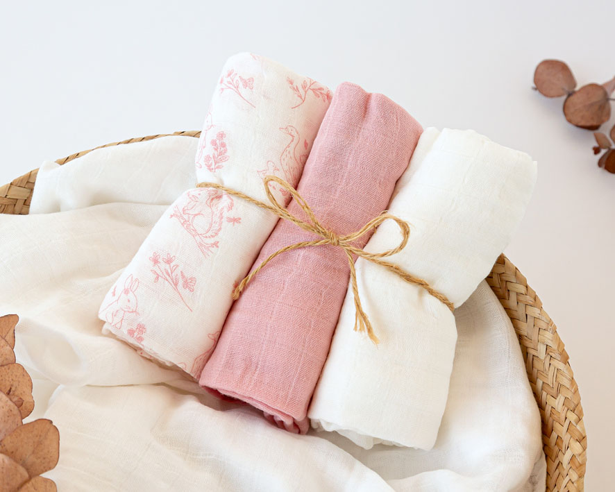 Set 3 Muselinas Bambú Rosa Estampado Animales Kiokids - Imagen 2
